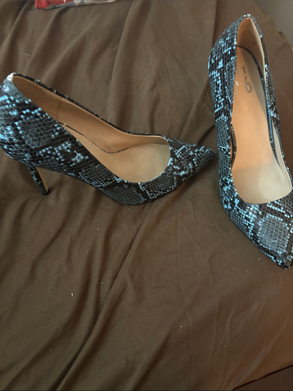 Pointed Toe Snake-Print Stiletto Heels in Black and Blue